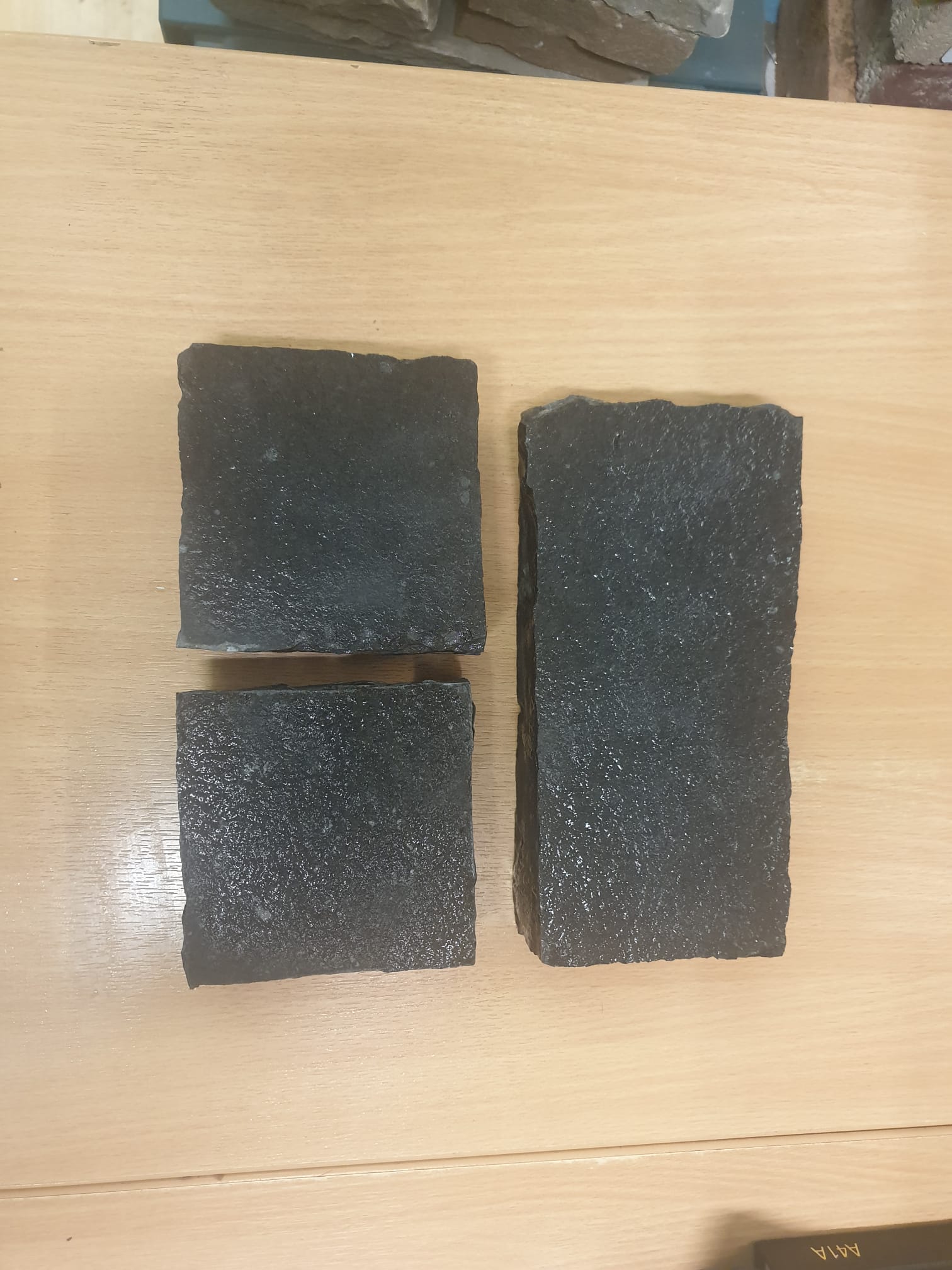 KOTAH BLACK INDIAN STONE COBBLES 100 x 100 x 50/60 & 200 x 100 x 20/30