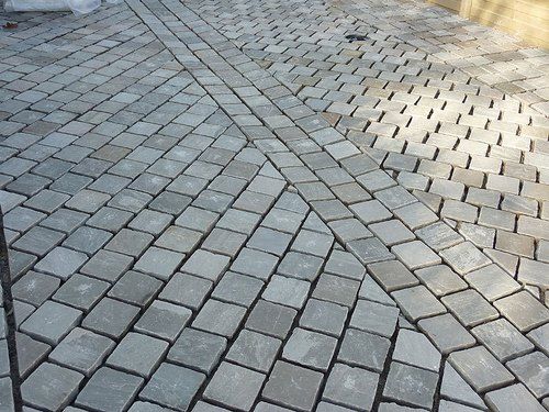 KANDLA GREY INDIAN SANDSTONE COBBLES 100 x 100 x 50/60mm & 200 x 100 x 20/30mm